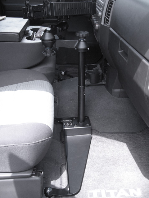 RAM-VB-134-SW1 No-Drill Laptop-Fahrzeughalterung für Nissan Titan (2004 - 2015) 0